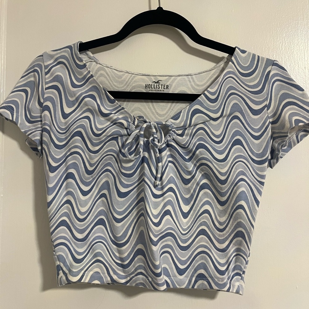 Hollister Blue and White Wave Print Top